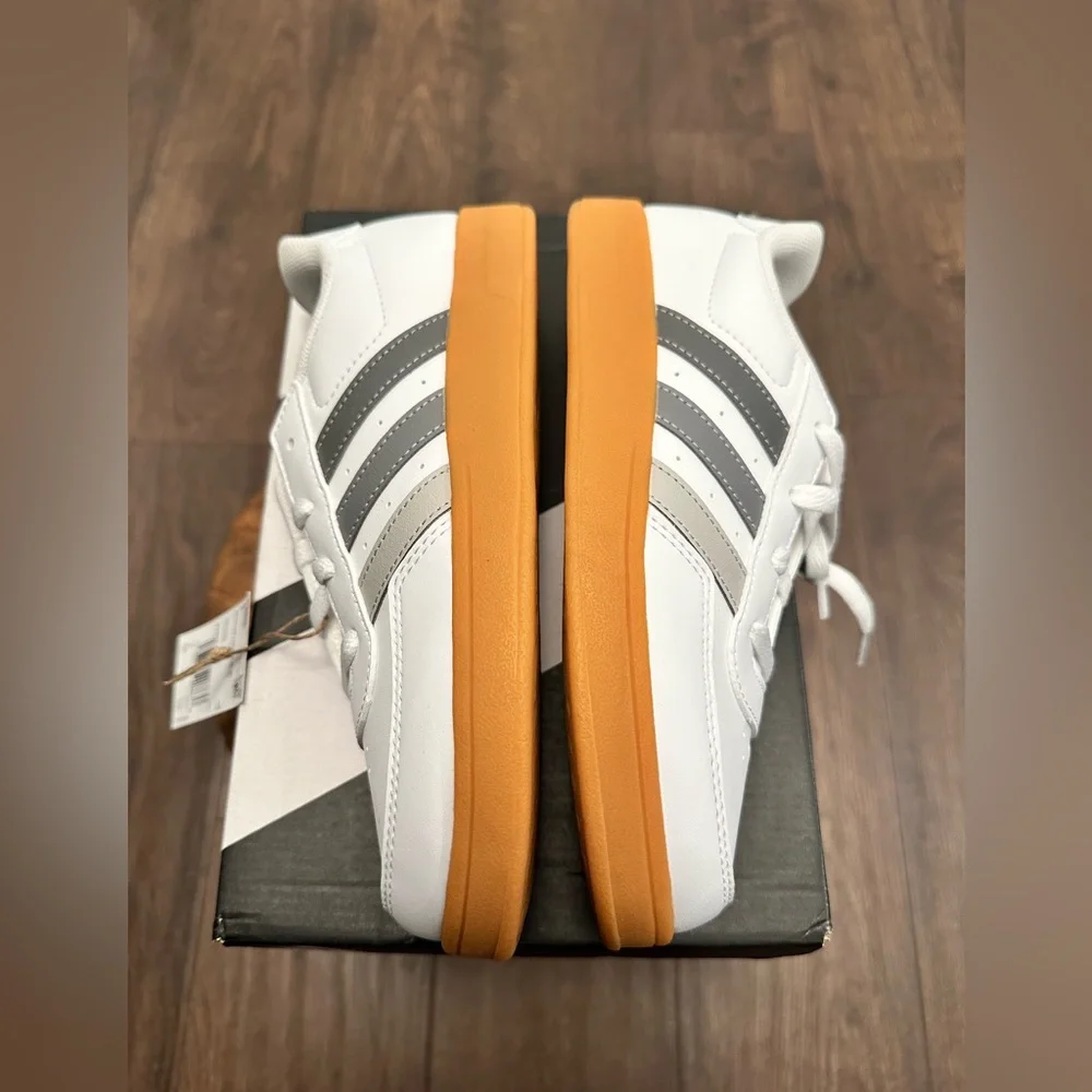Adidas Breaknet 2.0 K Unisex Sneakers in White Gray Stripes & Gum Sole, Size 3.5